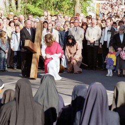 Kreuztracht in Menden, 2004, Foto: Martin Egbert. (vergrößerte Bildansicht wird geöffnet)