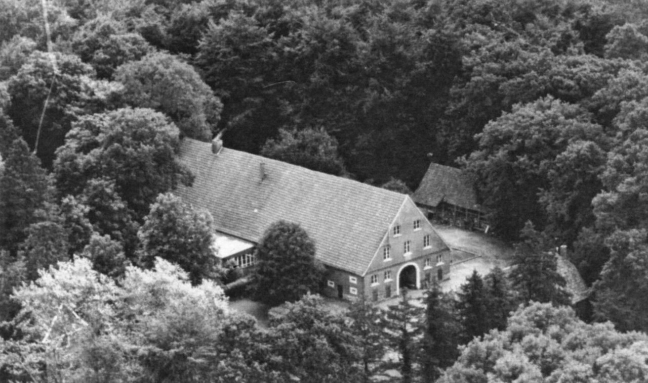 Der Hof Schulze Veltrup (um 1950).
