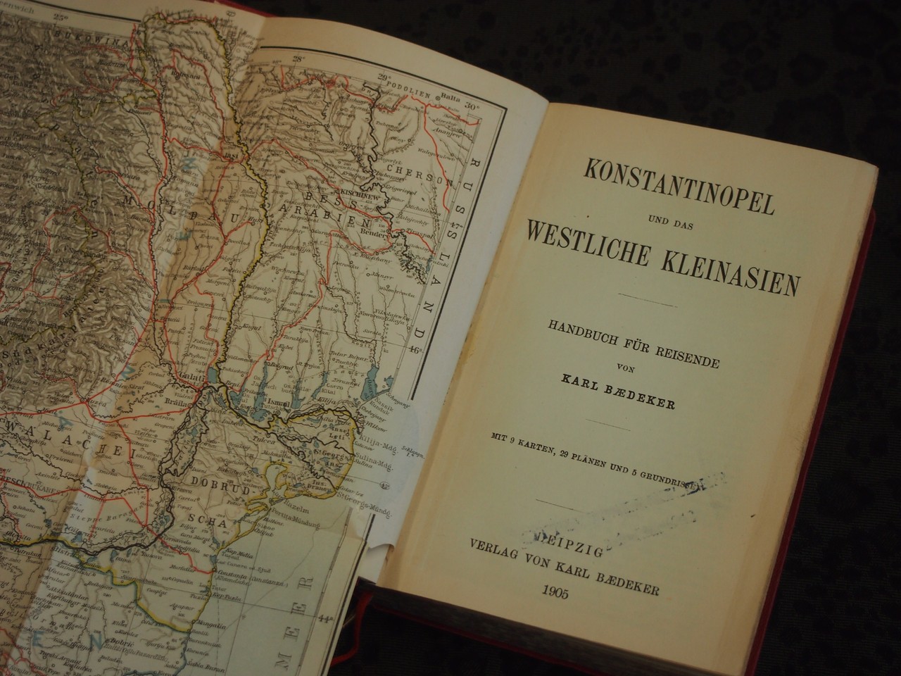 Das Reisehandbuch bot den Reisenden neun Überblickskarten, 20 Pläne und fünf Grundrisse, um die räumliche Orientierung in der Region, in den Städten und in den wichtigsten Sehenswürdigkeiten wie beispielsweise Pergamon oder Troja zu erleichtern. (Foto: Cantauw)