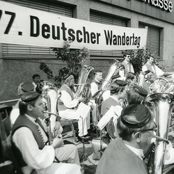 77. Deutscher Wandertag in Reutlingen 1977, Archiv für Alltagskultur, Teilsammlung SGV, Inv.Nr. 0000.S1703, Fotograf Jörg Haase. (vergrößerte Bildansicht wird geöffnet)