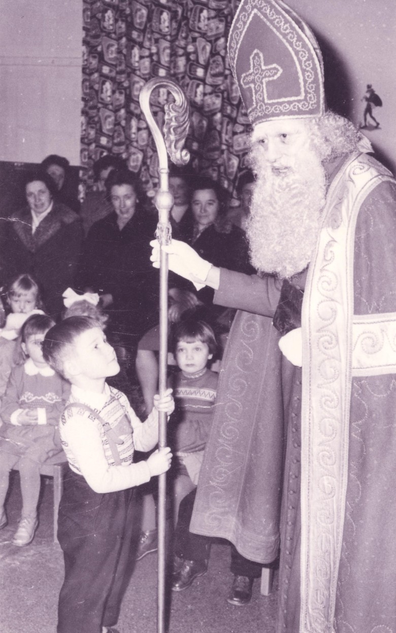 Nikolausfeier im Kindergarten, Havixbeck 1958 (Archiv für Alltagskultur, Inv.-Nr.: 2000.00586).