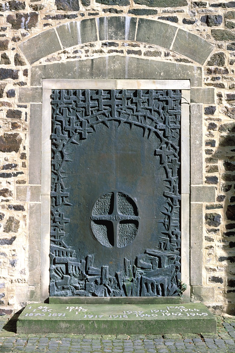 Das Mahnmal für den Frieden an der Evangelischen Kirche Rödinghausen. Foto: Anna Vogt.