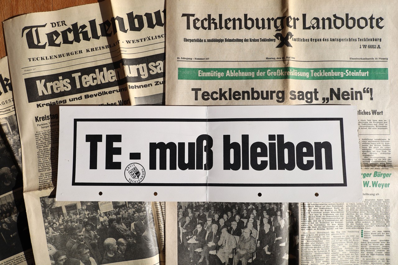 Erinnerungen an den Protest gegen die Kreisreform. Dieses Protestschild sah man an 'gefühlt 80 Prozent' der Fahrzeuge im Kreis Tecklenburg. Archiv Kreisheimatbund Steinfurt (Foto: Andreas Eiynck).