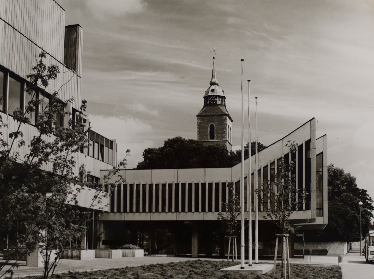 Rathaus mit Ratstrakt und Martinikirche im Hintergrund (Foto: Stadtarchiv Greven).