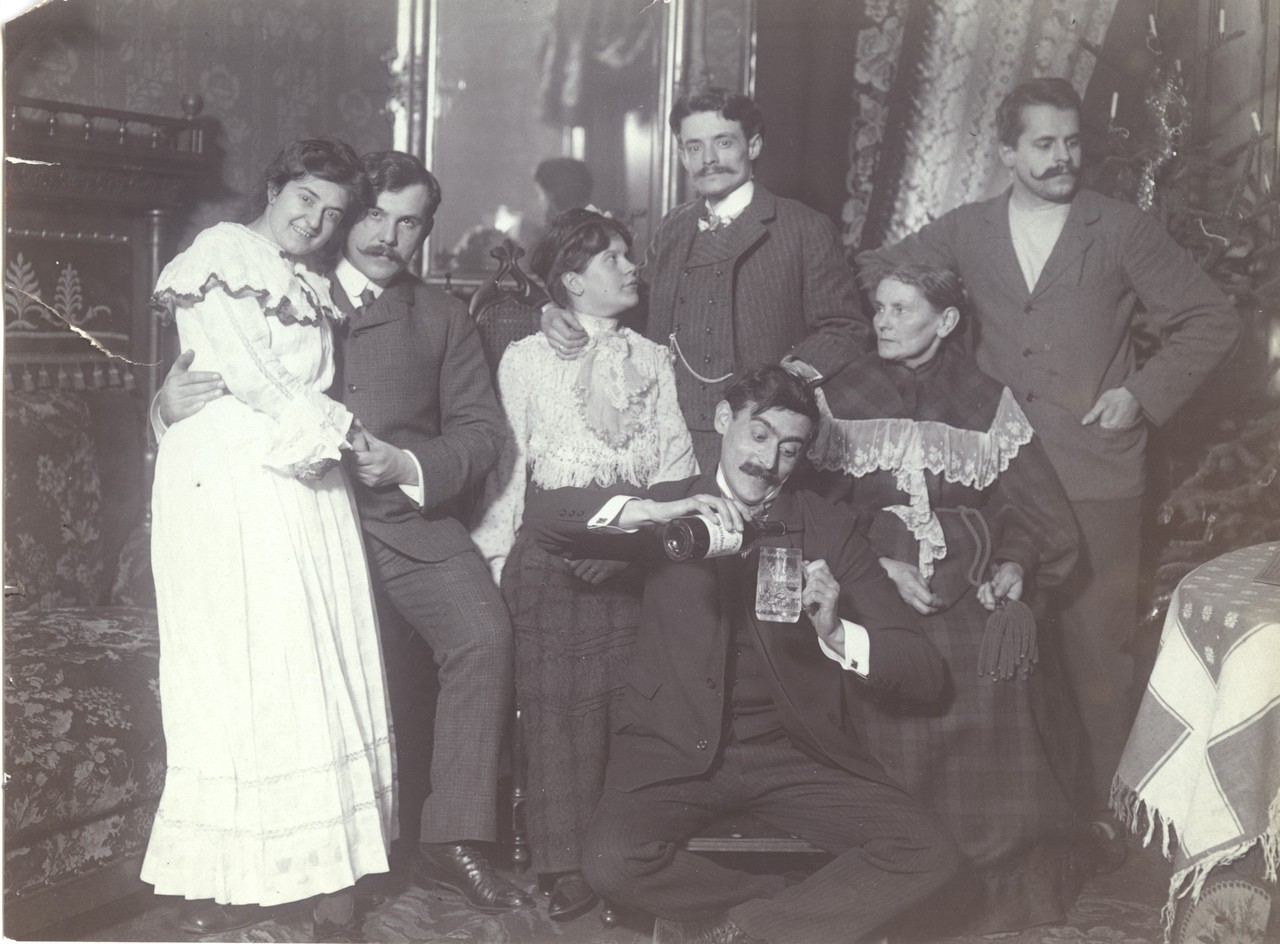 Weihnachten bei Familie Spilhaczek, 1904. Man erkennt den Junggesellen. Archiv für Alltagskultur in Westfalen, 2003.06792.