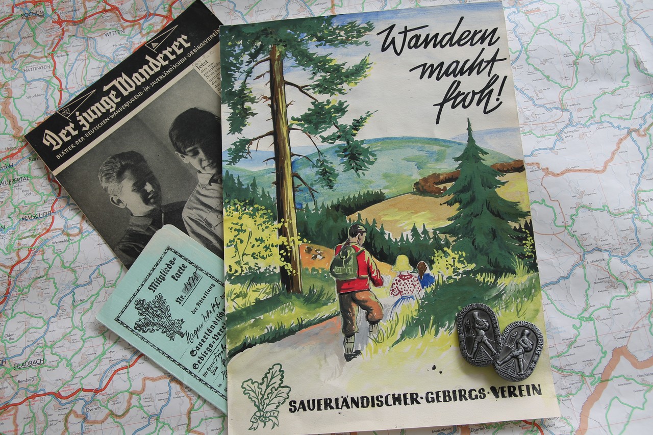 Handgemaltes Plakat des Sauerländischen Gebirgsvereins, ca. 1950er Jahre, Archiv für Alltagskultur, Teilsammlung SGV.