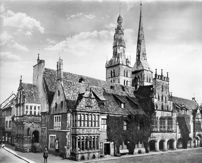 Lemgoer Rathaus mit Nikolaikirche. Foto: Frevert, Archiv für Alltagskultur, Bestand LVV, Inv.-Nr. 2001.00407.
