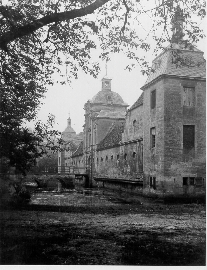 Haus Stapel in Havixbeck, Kreis Coesfeld. Dort haben Besucherinnen und Besucher die Möglichkeit, den Schlossgarten zu besichtigen. Foto: Neureuther, LWL-Volkskundearchiv.
