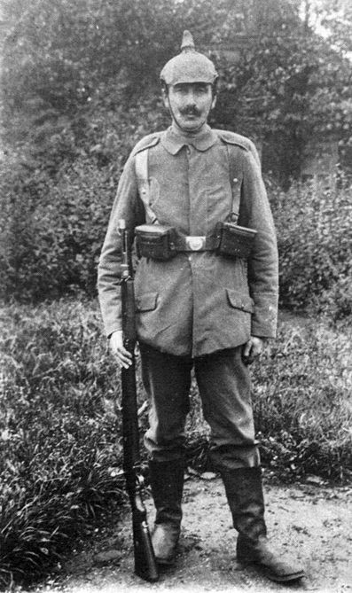 Adolf Spanier aus Enger als Soldat im Ersten Weltkrieg. Foto: Archiv Brakensiek.