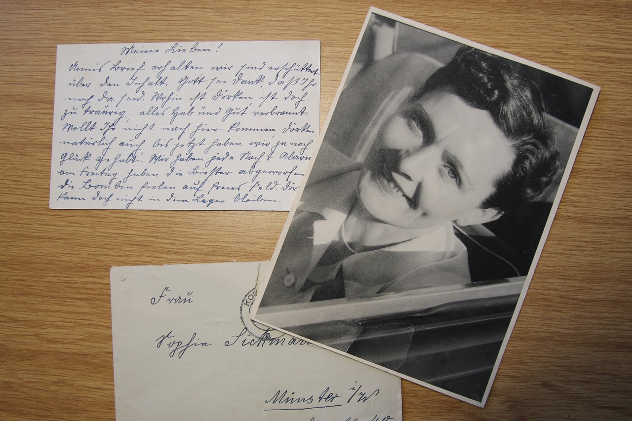 Korrespondenz und Fotographie von Anni Siekmann aus dem Nachlass Siekmann. Foto K. Hüing.