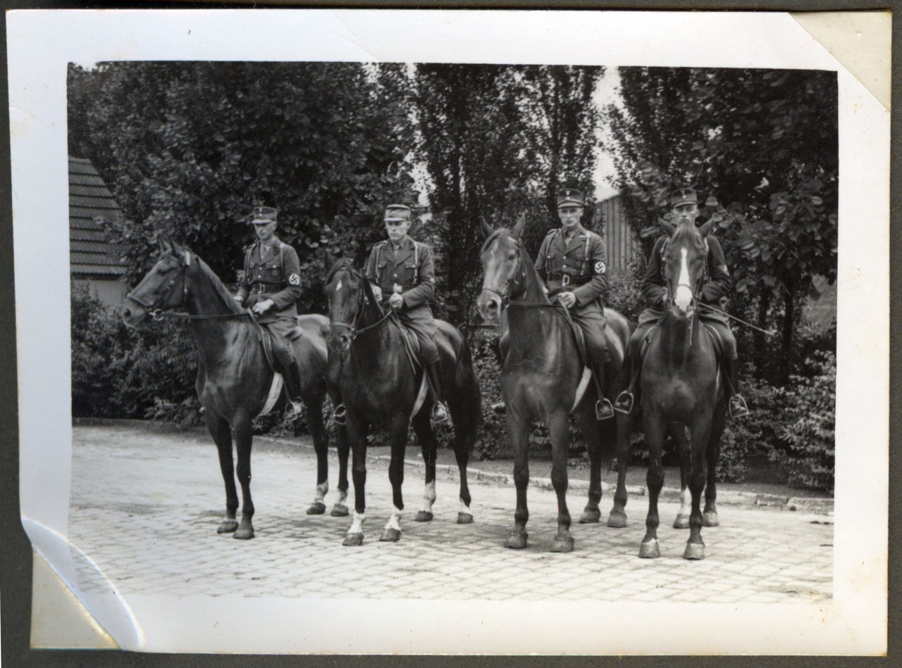 Mitglieder eines SA-Reitersturms in Coesfeld. 1935. Archiv für Alltagskultur in Westfalen, Sammlung BF Nr. 12d S23.