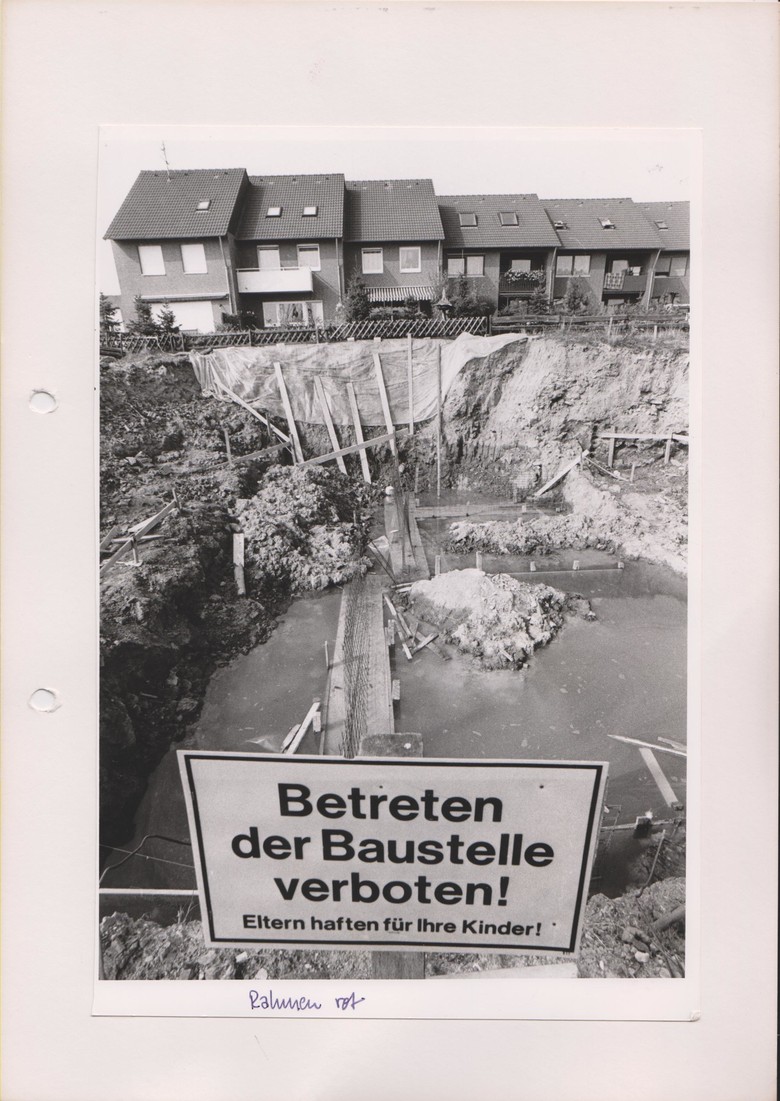 Mit Giftstoffen belastete Baugrube von Familie Venhaus auf der Altlast Brake, 1983, Foto: Venhaus.