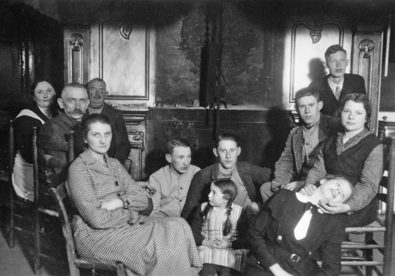 Am Herdfeuer des Hofes Schulze Epping in Horstmar war das Wetter ein Dauerthema. Foto: Familie Schulze Epping, privat.