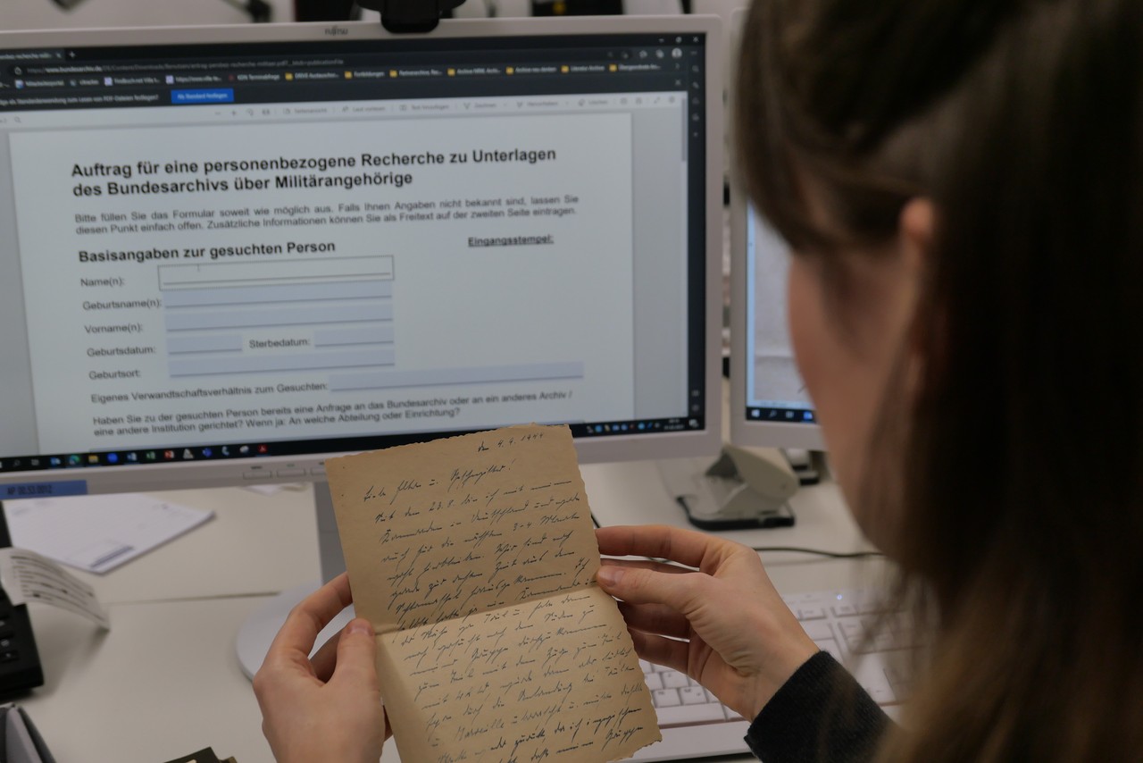 Recherchen im Rahmen von 'Erzähl mal...Spurensuche in der NS-Familiengeschichte' (Foto: Villa ten Hompel)