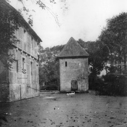 Das alte Wohnhaus mit dem Speicher in der Gräfte, um 1930. Foto: Hans-Jürgen Warnecke. (vergrößerte Bildansicht wird geöffnet)
