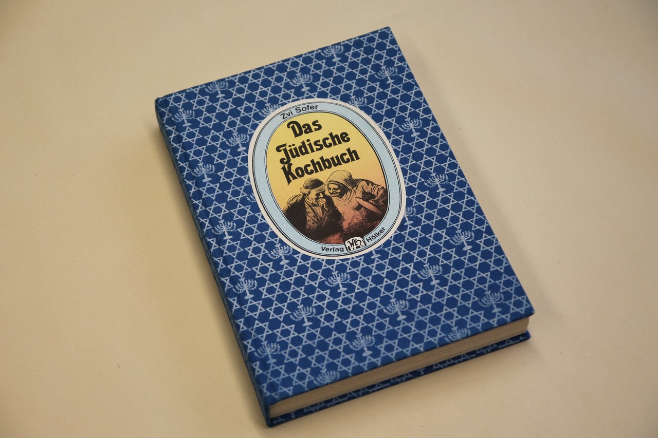 „Das Jüdische Kochbuch“ von Zvi Sofer, Einband, Foto: Ann-Kathrin Holler.
