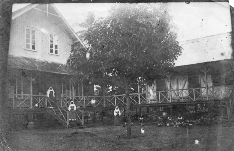 Schwester Christiana geb. Henrika Wallmeyer in der Steyler Missionsstation in Neuguinea 1913 (Abbildung: Familie Otto Wallmeyer, Schapen).
