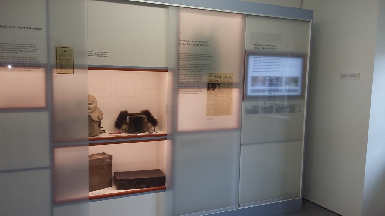 Blick in die Ausstellung „Spuren der Vertreibung“. Foto: Vera Brieske, Verein Barackenlager Lette e.V.