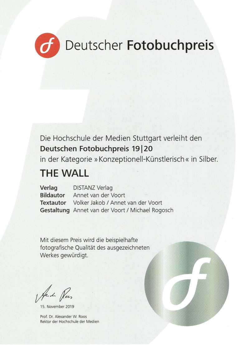 Der Fotobuchpreis wurde durch die Hochschule der Medien Stuttgart an Annet van der Voort verliehen.