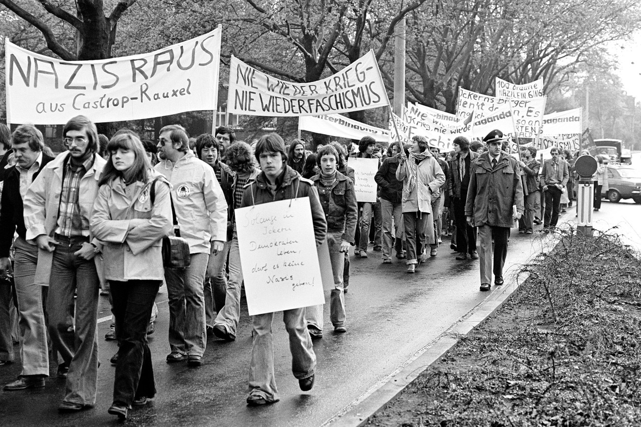„Solange in Ickern Demokraten leben, darf es keine Nazis geben!“, Friedens‐ und Antifaschismus‐Demonstration, Castrop‐Rauxel, Mai 1978. LWL-Medienzentrum für Westfalen, Sammlung Helmut Orwat, Sig. 18_2510.
