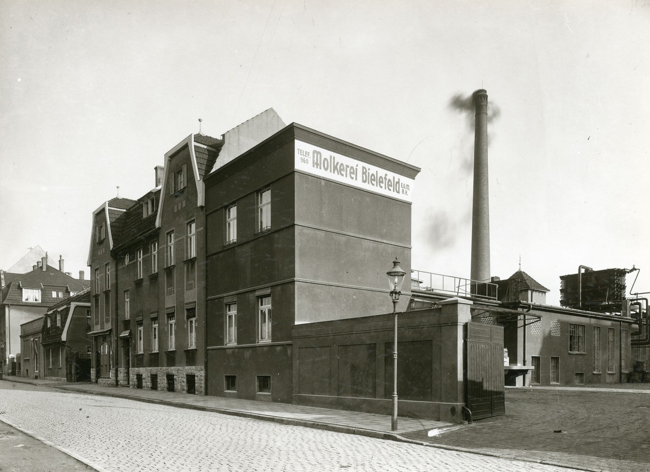 Die Bielefelder Molkerei in der Markgrafenstraße 7, 1950, StArchBi, Fotosammlung, 31-102-6, Foto: Ernst Lohöfener.